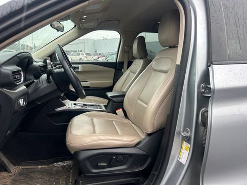 Used 2022 Ford Explorer XLT w/ Equipment Group 202A AWD/4WD image 6