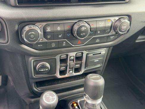 New 2025 Jeep Gladiator Sport image 24