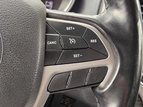 Used 2021 Jeep Grand Cherokee Laredo RWD image 24