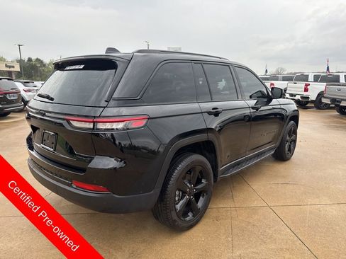 Certified 2024 Jeep Grand Cherokee Limited w/ Black Appearance Package image 4