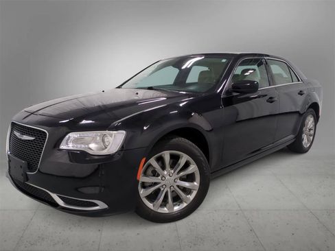 Certified 2023 Chrysler 300 Touring image 1