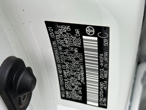 Used 2021 Toyota C-HR XLE FWD image 29