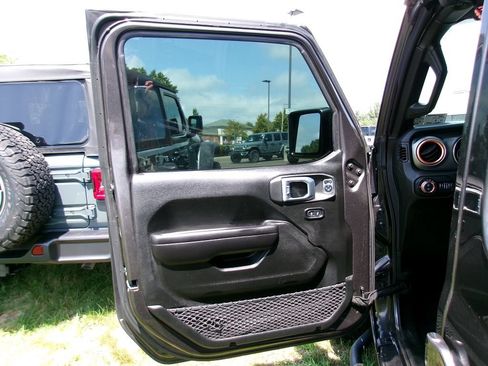 Certified 2021 Jeep Gladiator Sport AWD/4WD image 6