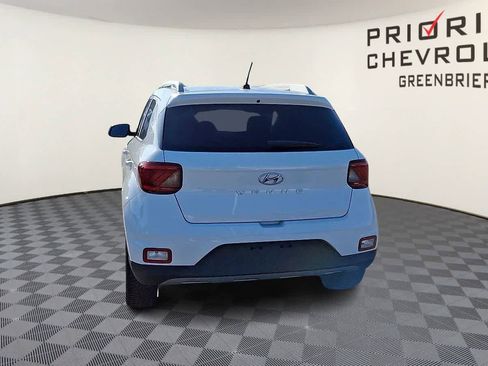 Used 2024 Hyundai Venue SEL image 7