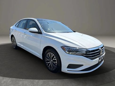 Used 2021 Volkswagen Jetta SE w/ SE Cold Weather Package FWD image 3