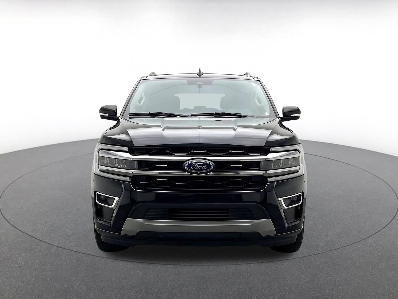 Used 2024 Ford Expedition Limited AWD/4WD image 2