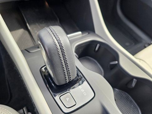 Used 2019 Volvo XC40 T5 Momentum image 36