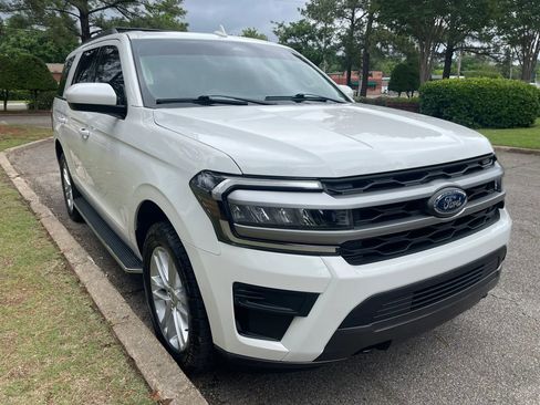 Used 2023 Ford Expedition XLT AWD/4WD image 7