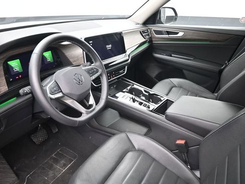 Used 2025 Volkswagen Atlas SEL AWD/4WD image 18