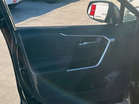 Used 2025 Toyota RAV4 XLE AWD/4WD image 5