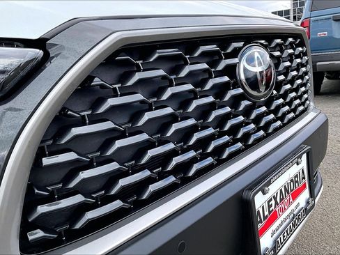 Used 2025 Toyota Corolla Cross XLE w/ Convenience Package image 29