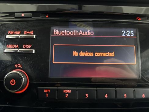 Used 2017 Nissan Rogue SV image 32