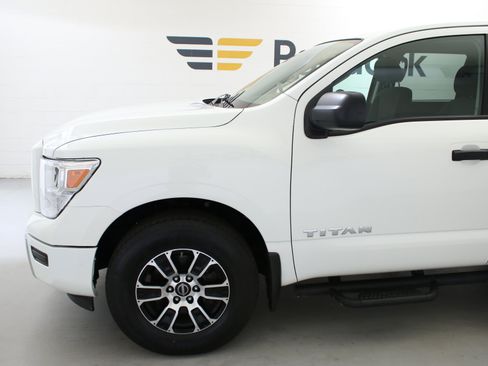 Used 2023 Nissan Titan SV w/ Accessory Utility Package AWD/4WD image 4