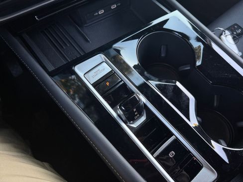 Used 2025 Volkswagen Atlas Cross Sport SE image 40