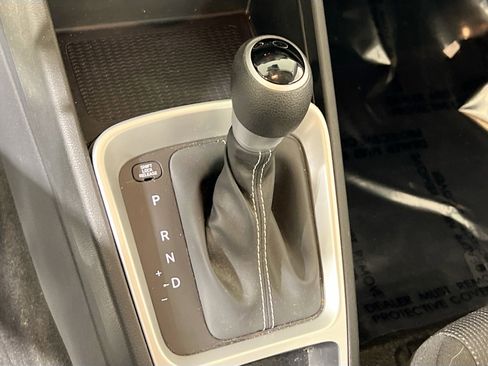 Used 2023 Hyundai Venue SE image 16