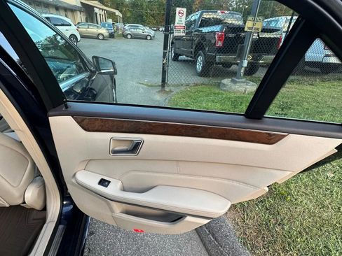 Used 2016 Mercedes-Benz E 350 4MATIC Sedan image 36