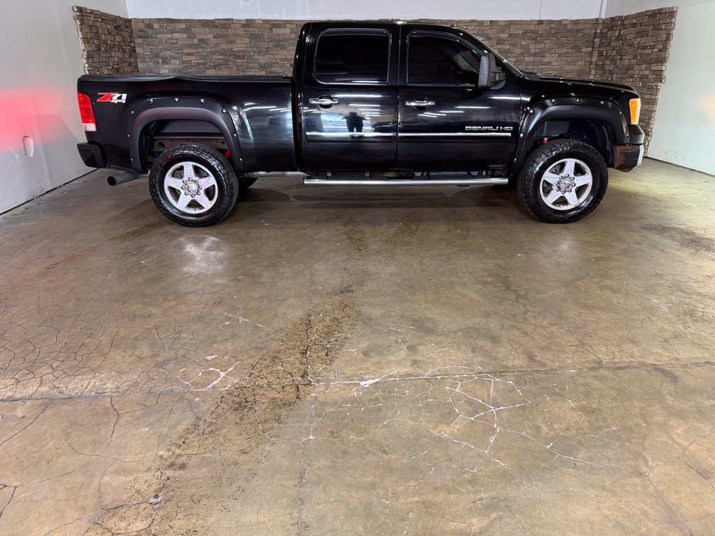 Used 2011 GMC Sierra 2500 Denali w/ Suspension Package, Off-Road AWD/4WD image 10