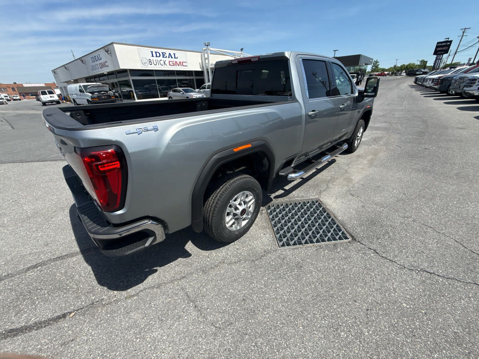 New 2026 GMC Sierra 2500 SLE w/ SLE Value Package; AWD/4WD image 11