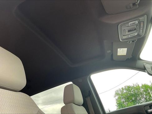 Used 2021 GMC Sierra 1500 SLE w/ Driver Alert Package II AWD/4WD image 17