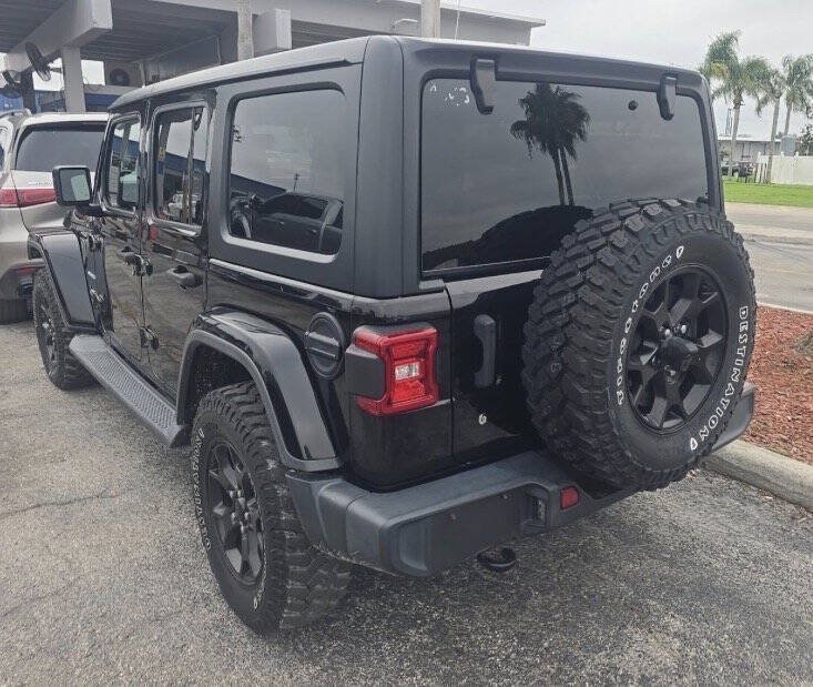 Used 2018 Jeep Wrangler Unlimited Sahara AWD/4WD image 2