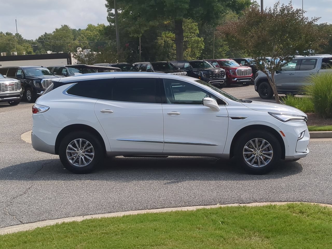 Used 2024 Buick Enclave Essence w/ Trailering Package, 5000 lbs. FWD image 9