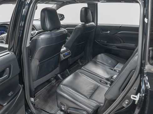 Used 2018 Toyota Highlander Limited image 27