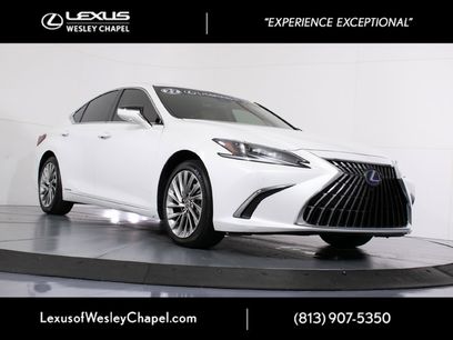 Used 2022 Lexus ES 300h Ultra Luxury w/ Accessory Package 2