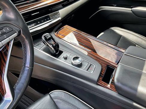 Used 2022 Cadillac Escalade Premium Luxury w/ Performance Package AWD/4WD image 17