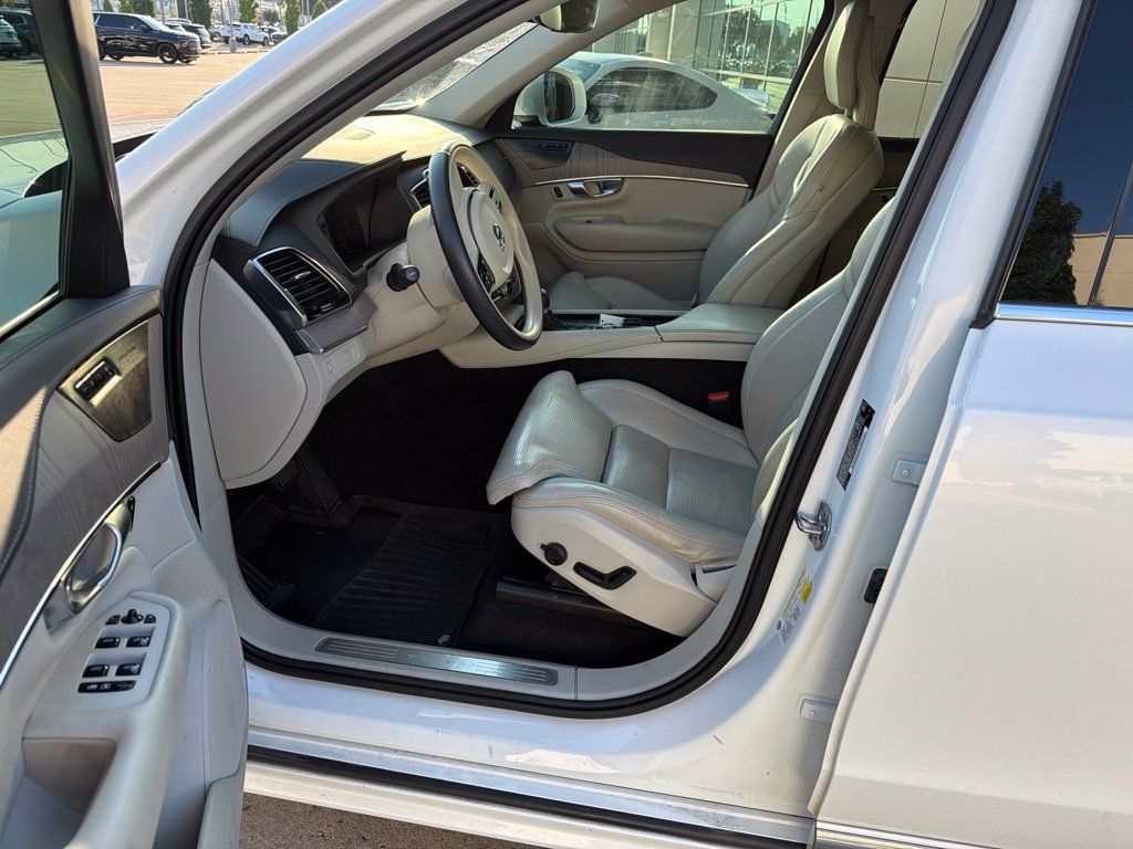 Used 2021 Volvo XC90 T6 Inscription w/ Advanced Package AWD/4WD image 2