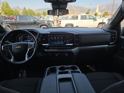Used 2023 Chevrolet Silverado 1500 LT AWD/4WD image 15