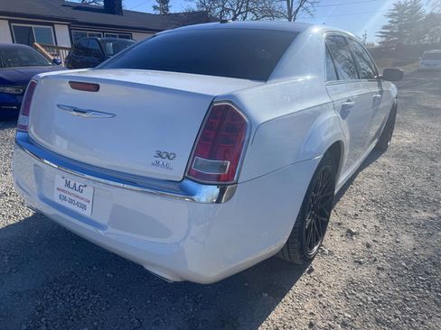 Used 2013 Chrysler 300 image 6
