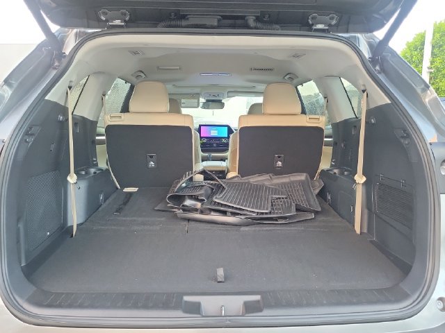 Used 2025 Toyota Highlander Limited AWD/4WD image 5