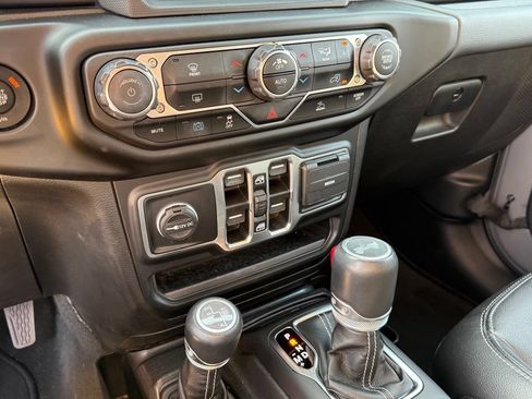 Used 2022 Jeep Wrangler Unlimited Sahara AWD/4WD image 21