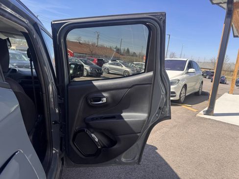 Used 2017 Jeep Renegade Altitude image 20