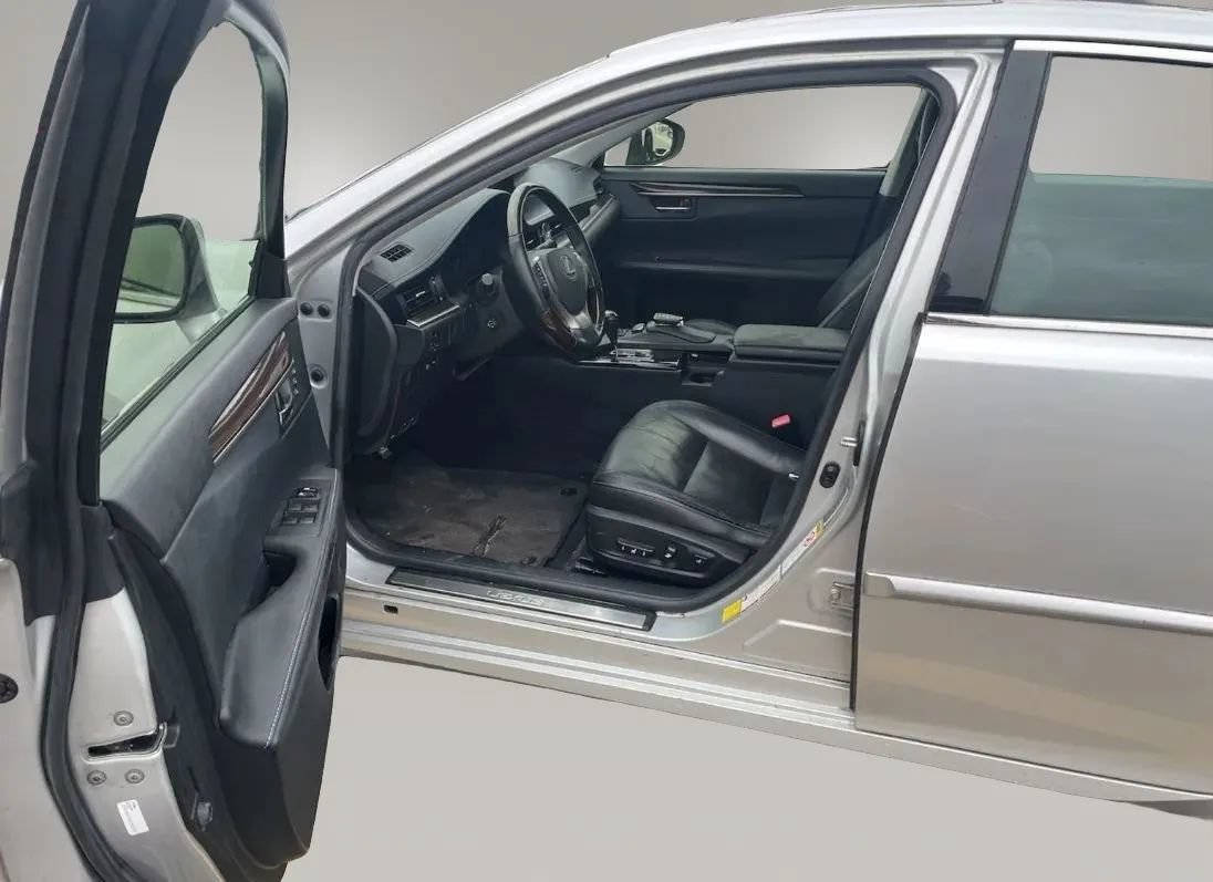 Used 2013 Lexus ES 350 w/ Luxury Pkg FWD image 6