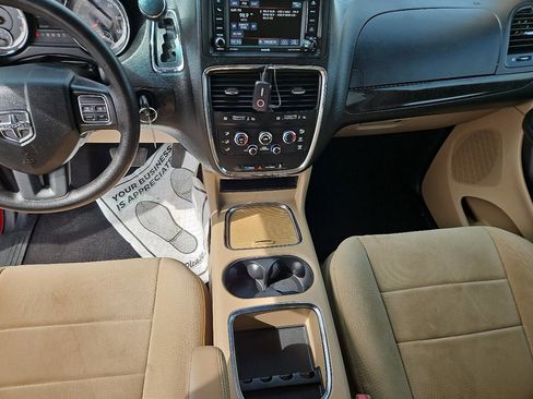 Used 2014 Dodge Grand Caravan SXT image 24
