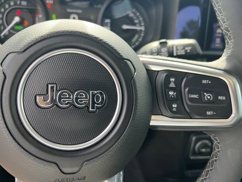 Used 2025 Jeep Wrangler Unlimited Sahara w/ Safety Group AWD/4WD image 29