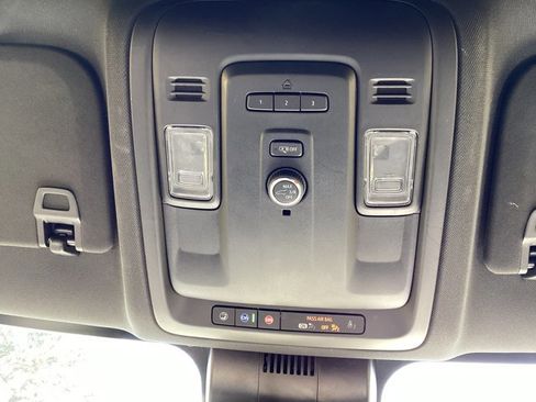 Used 2023 GMC Yukon SLT image 35