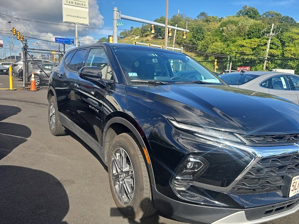 Used 2025 Chevrolet Blazer LT AWD/4WD image 2