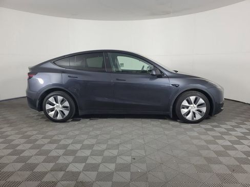 Used 2024 Tesla Model Y Long Range image 3
