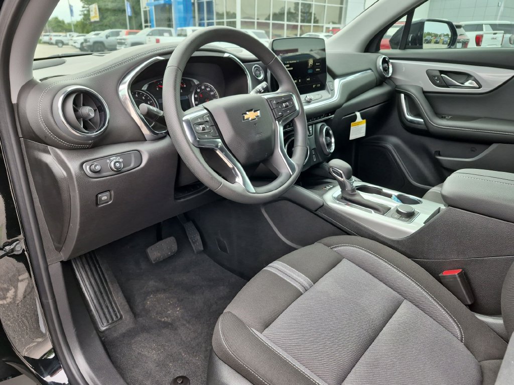 New 2026 Chevrolet Blazer LT w/ Convenience Package FWD image 16