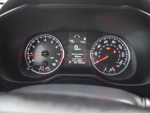 Used 2020 Toyota RAV4 XLE Premium FWD image 33