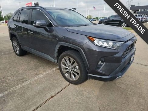 Used 2019 Toyota RAV4 Limited image 1
