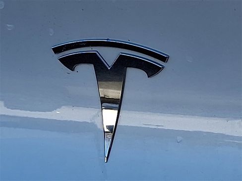 Used 2023 Tesla Model Y Long Range image 28