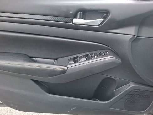 Used 2025 Nissan Altima 2.5 SV image 14