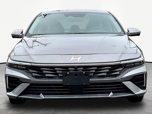 Used 2024 Hyundai Elantra Limited FWD image 2