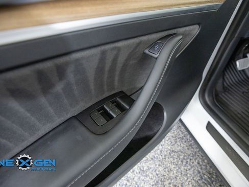 Used 2024 Tesla Model Y Performance AWD/4WD image 12