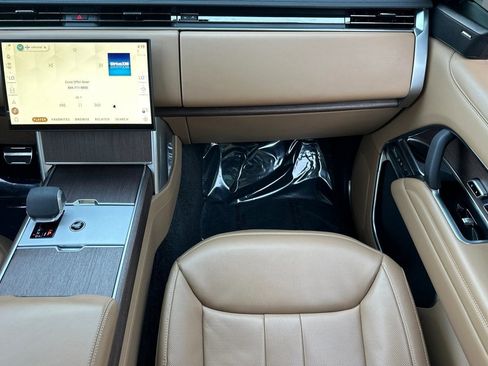 Used 2025 Land Rover Range Rover SE image 30
