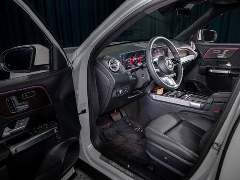 Used 2025 Mercedes-Benz GLB 250 image 11