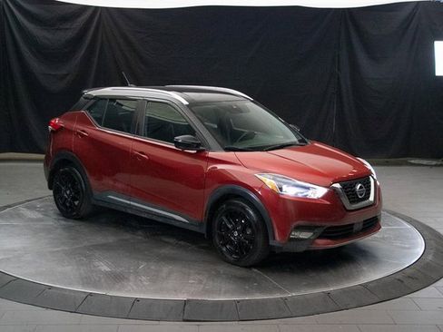 Used 2020 Nissan Kicks SR image 2